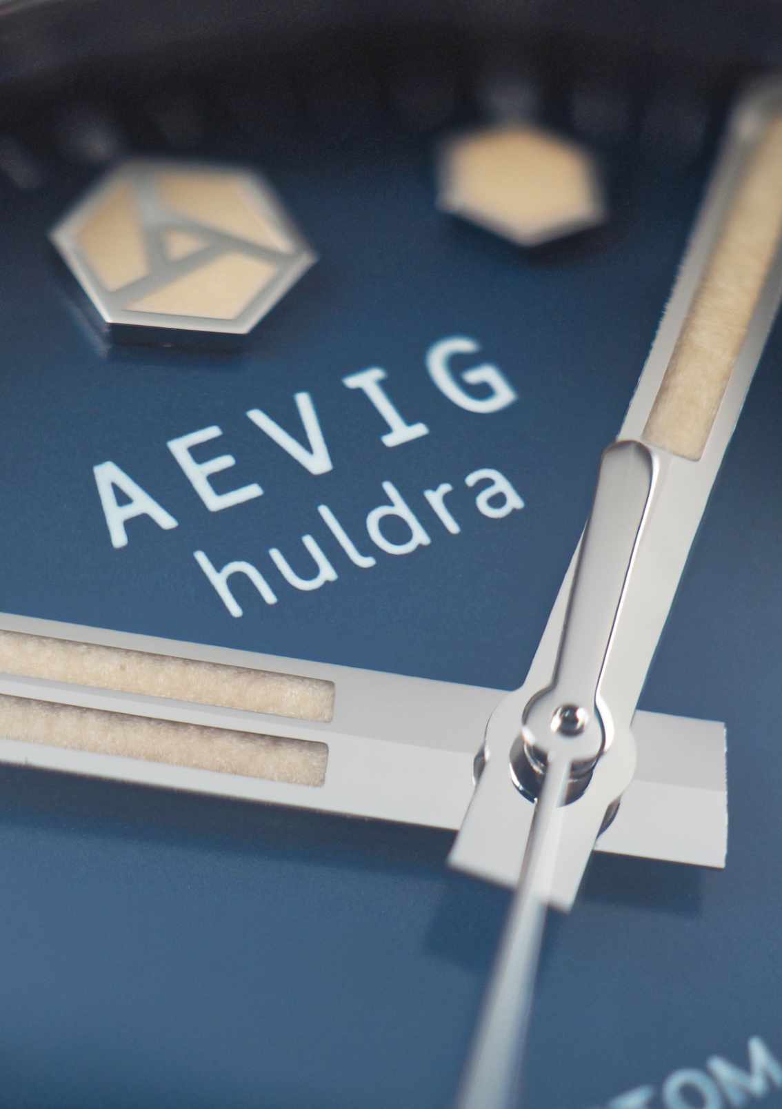 Aevig-huldra-black-blue 4