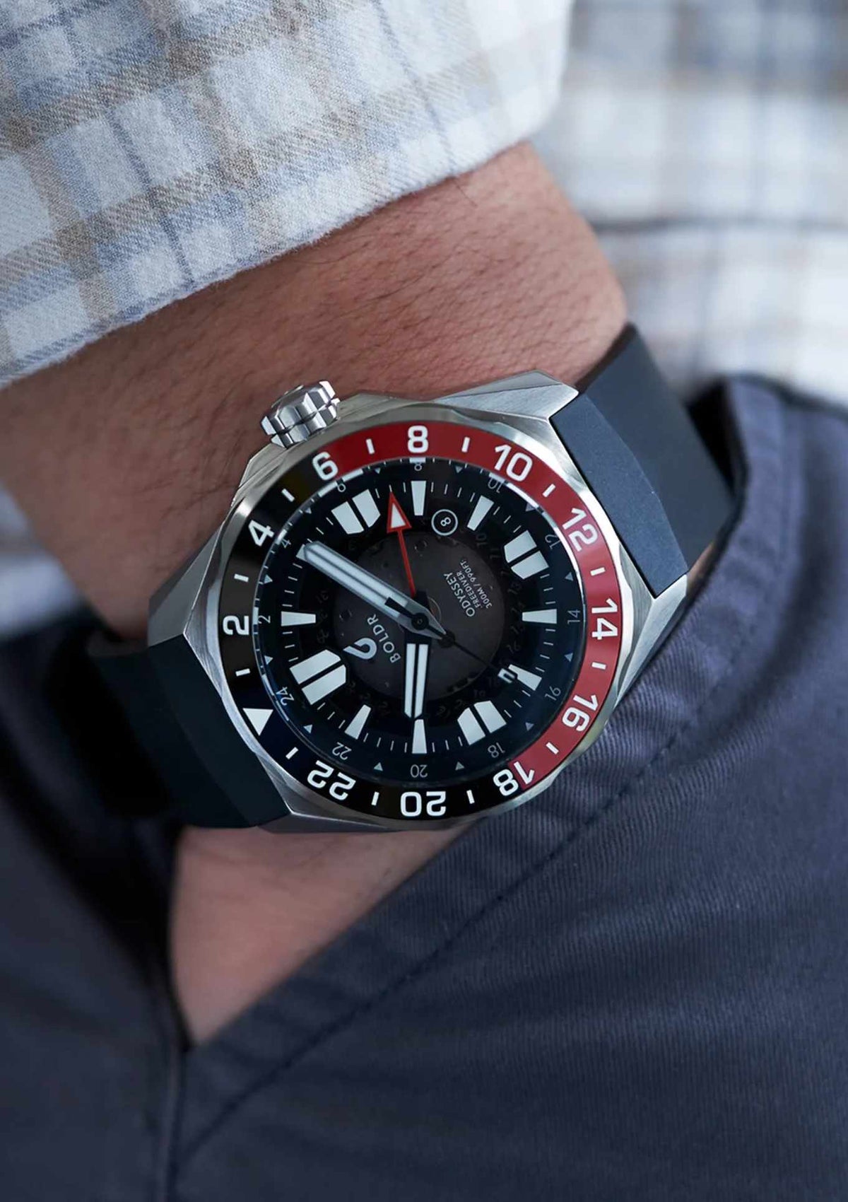 boldr-odyssey-44-freediver-gmt-black-red 8