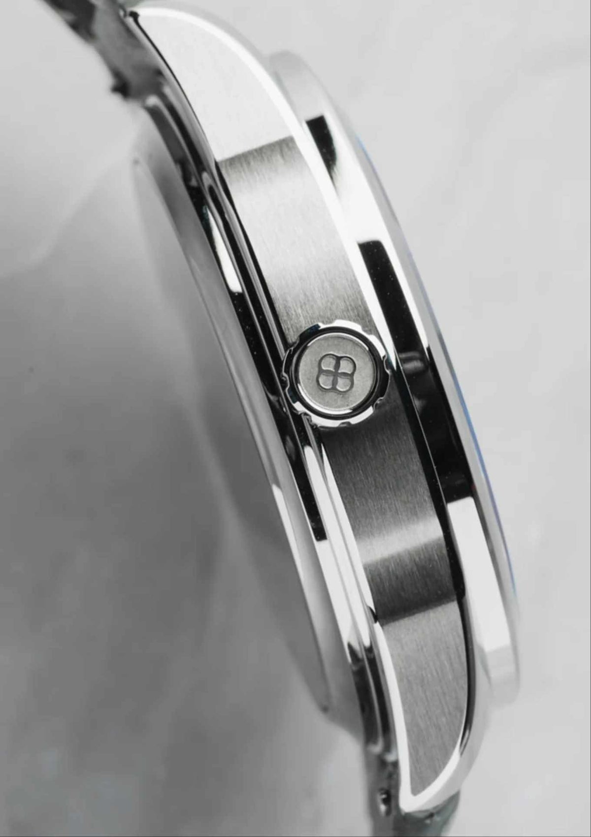 Awake-sơn-mai-silver-leaf-jurassic-watch-raptors-limited-edition 19