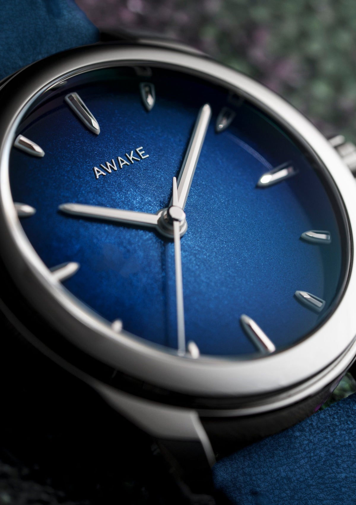 Awake-son-mai-silver-leaf-vignette-moonlight-blue 3