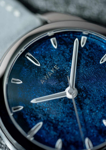 Awake-sơn-mai-frosted-leaf-blue-limited-edition 5