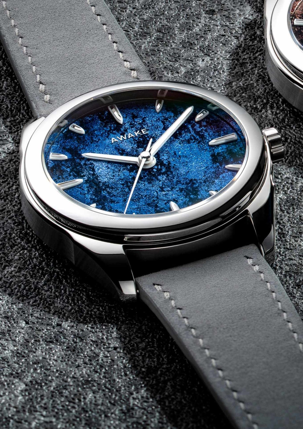 Awake-sơn-mai-frosted-leaf-blue-limited-edition 11